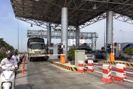 Quốc lộ 1 bỗng thành cao tốc, đường gom xe máy vẫn trên giấy