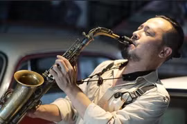Nghệ sĩ Saxophone đầu tiên của Việt Nam phát hành đĩa than