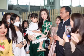 Top 13 "Miss World" Đỗ Thị Hà mặc áo dài mang hình ảnh rau má về quê nhà Thanh Hóa
