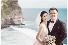 Hoa hậu Ngọc Hân thức đêm làm thiệp cưới đến nỗi...rụng cả tóc