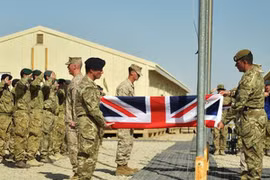 Anh chính thức rút sạch quân khỏi Afghanistan
