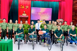 Cụm thi đua số 8 Công an Hà Nội tổ chức hoạt động "Uống nước nhớ nguồn"
