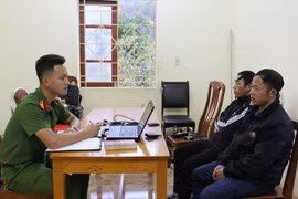 Bị bắt giữ vì mê tín mù quáng, treo phụ nữ lên xà nhà