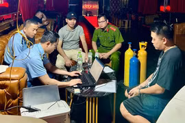 Phát hiện, xử lý quán bar bán bóng cười