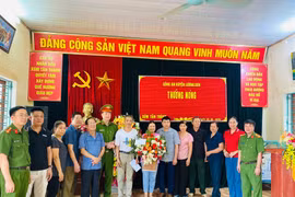 Thưởng “nóng” Tổ an ninh tự quản và 4 người dân vây bắt tội phạm