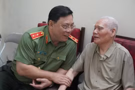Giám đốc Công an thành phố Hà Nội tri ân các đồng chí tham gia chiến trường B,C,K