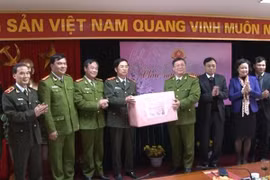 Thứ trưởng Thường trực Bộ Công an Đặng Văn Hiếu chúc Tết CAQ Hai Bà Trưng 