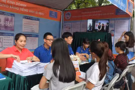Sinh viên sốc vì học phí đại học tăng 30%
