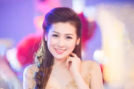 Xao lòng trước vẻ ngọt ngào của Á hậu Dương Tú Anh