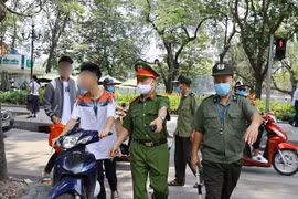 Phạt hơn 200 trường hợp không đeo khẩu trang trong khu phố cổ