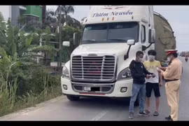 Xử phạt hàng trăm triệu đồng xe quá tải phá nát quốc lộ