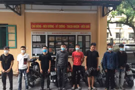 Kéo nhau phóng xe máy tốc độ cao, lạng lách từ Hà Đông lên Hoàn Kiếm 
