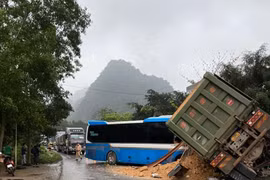 Khẩn trương khắc phục hậu quả, điều tra nguyên nhân hai vụ TNGT kinh hoàng tại Nghệ An và Hòa Bình