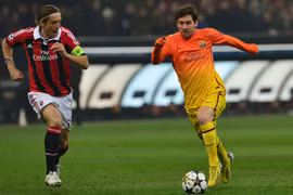 AC Milan thắng Barca, Balotelli xỉa xói Messi