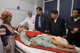 Đang đón đoàn bác sĩ Trung ương tới Lai Châu bằng trực thăng