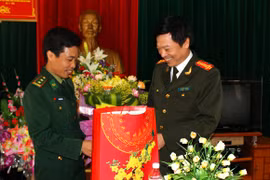 Thắm đượm tình đồng chí nơi biên cương