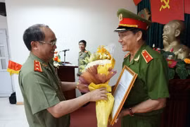 Trao Quyết định nâng lương đối với Thiếu tướng Nguyễn Đức Nghi