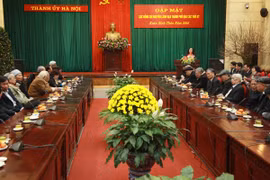 Gặp mặt, chúc tết các đồng chí nguyên lãnh đạo thành phố Hà Nội