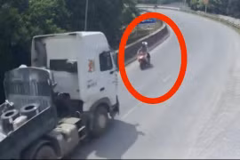 Vượt ẩu, xe đầu kéo gây tai nạn chết người