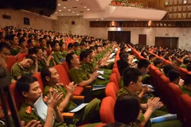Nâng cao nhận thức chính trị, trình độ chuyên môn cho cán bộ chiến sỹ