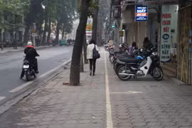 Vạch vàng “ghi điểm” trên hàng nghìn mét vỉa hè