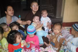 34 trẻ em và người già ở chùa Bồ Đề đến nơi ở mới