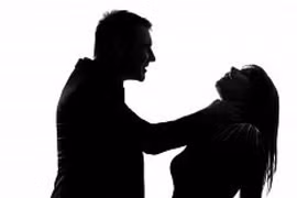 Bị đánh tới chết vì từ chối “lên giường” với chồng mới cưới