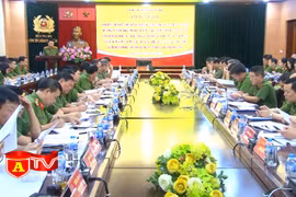 Cao điểm 90 ngày đêm hoàn thành chỉ tiêu Luật Cư trú