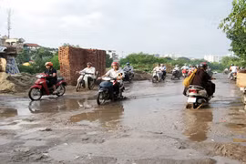 Khi con đường nằm giữa hai dự án 