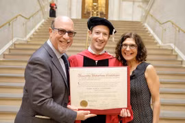 Ông chủ Facebook tốt nghiệp đại học Harvard sau 12 năm bỏ học giữa chừng