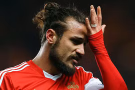 “Thượng cẳng chân, hạ cẳng tay” với đồng đội, Osvaldo bị Southampton cấm cửa 2 tuần
