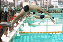 Sôi nổi giải Bơi trong bể CATP Hà Nội 2014