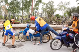 Thời tiết khắc nghiệt, hơn 20 tay đua gặp sự cố