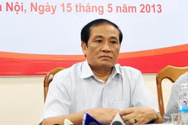 VFF, VPF hoãn họp khẩn vì sợ "cầm đèn chạy trước ô tô"