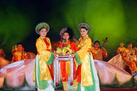 Một đêm trải nghiệm sống đời vua chúa