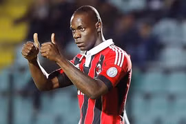 “Siêu quậy” Balotelli "trù" cho Barca bị Man City đánh bại