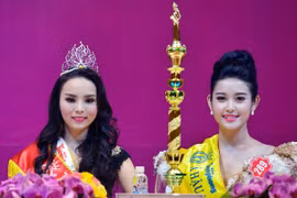 Á hậu Huyền My "cướp chỗ" của Hoa hậu Kỳ Duyên