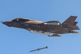 Mỹ phát triển "siêu UAV" mang hỏa lực mạnh như F-35