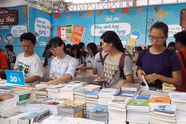 Muốn nổi tiếng, phải được "đỡ đầu" 