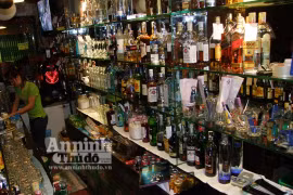 Kinh ngạc cảnh nhảy nhót ở quán bar “chui”
