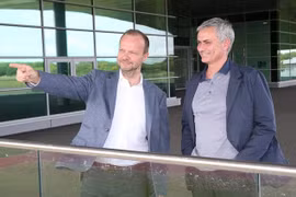 Mourinho thị sát khu tập luyện của M.U