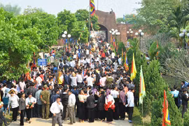 Tiệc cơm lam trong điệu múa xòe 