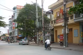 Đã kéo lại dây cáp vắt ngang đường