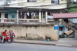 Hàng chục hộ dân nơm nớp lo nhà sập 