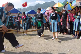Người Mông vui ngày hội non sông 