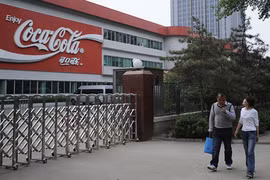Trung Quốc tạm đóng cửa một nhà máy Coca Cola 