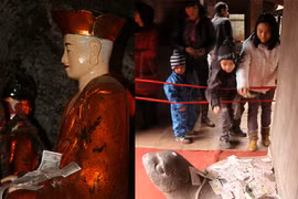 Đút lót thánh thần