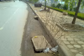 Hố ga mất nắp 