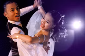 “Tôi đang chờ cô ấy... lớn” 