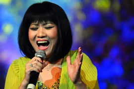 Ca sĩ Cẩm Vân nổi tiếng từ khi còn chưa... học nhạc 